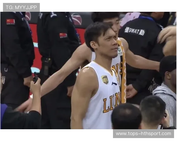 世界游泳冠军摔倒丢金,全场为其鼓掌致敬 世界游泳冠军摔倒丢金,全场为其鼓掌致敬