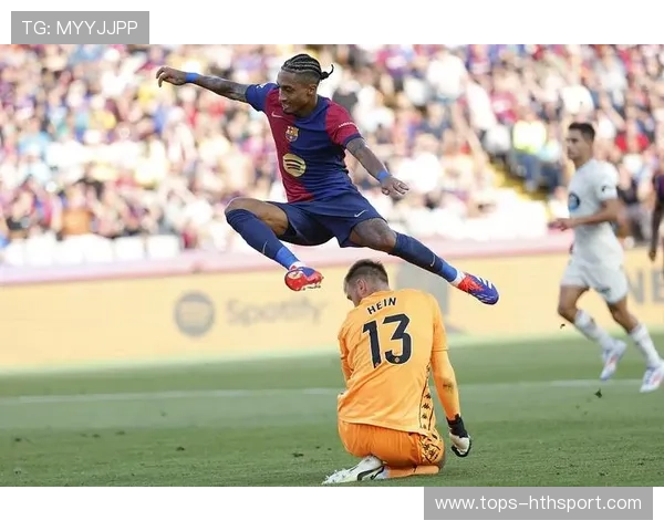 拉菲尼亚突入禁区横敲致胜球