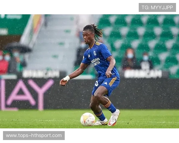 爱德华多·卡马文加外围远射轰出重炮